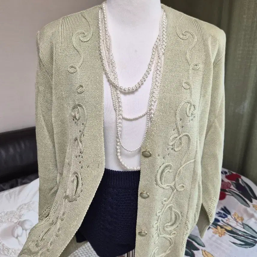 [BUNJANG] Embroidered Loose Fit Knit Jacket / 세련 자수디테일 루즈핏 니트자켓