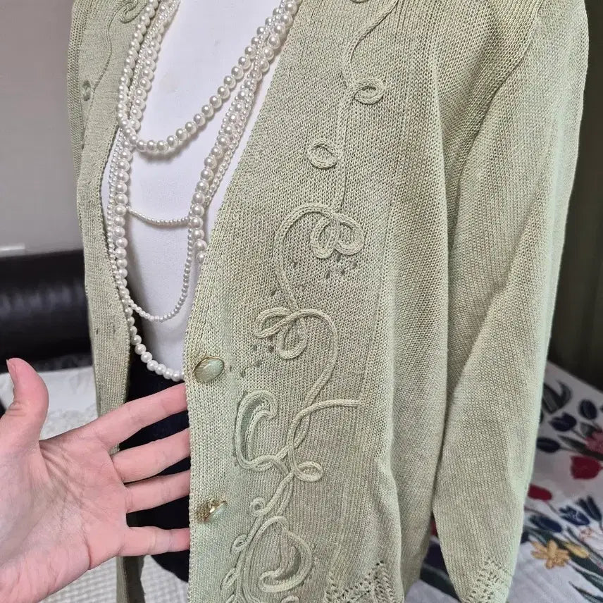 [BUNJANG] Embroidered Loose Fit Knit Jacket / 세련 자수디테일 루즈핏 니트자켓