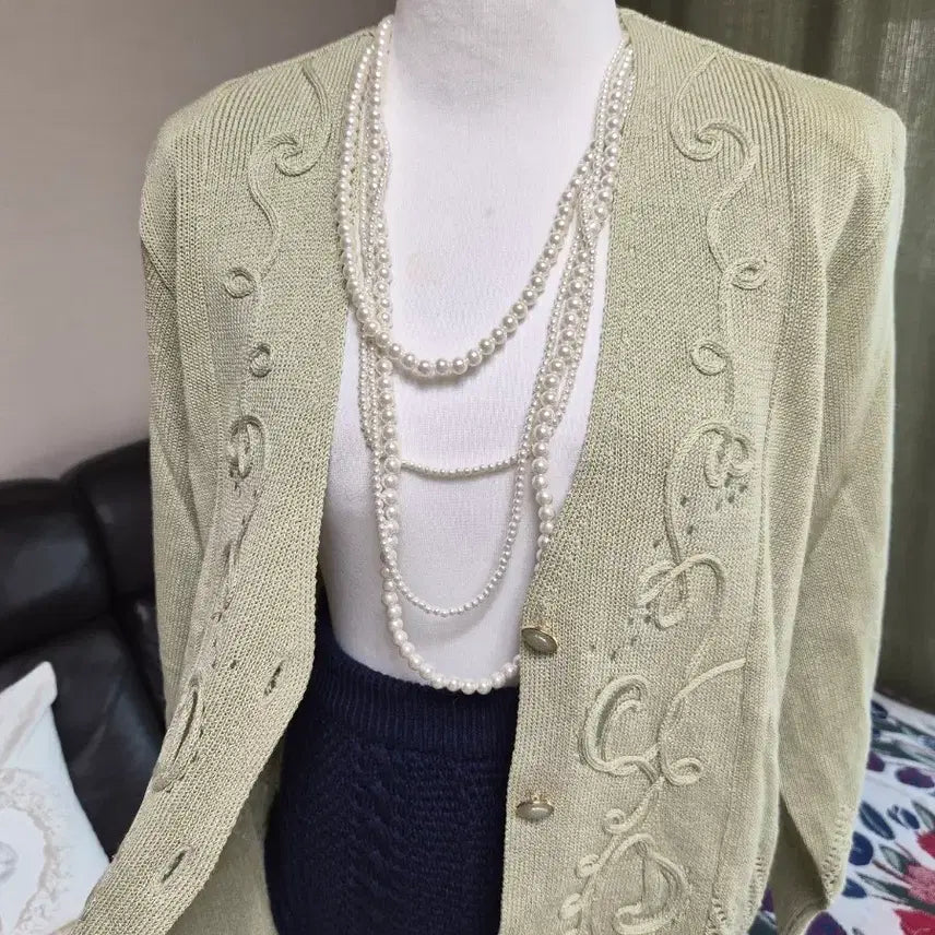 [BUNJANG] Embroidered Loose Fit Knit Jacket / 세련 자수디테일 루즈핏 니트자켓