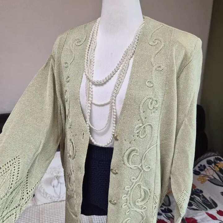 [BUNJANG] Embroidered Loose Fit Knit Jacket / 세련 자수디테일 루즈핏 니트자켓