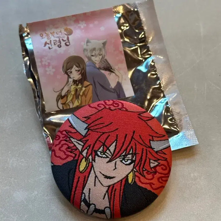 [BUNJANG] Kamisama Kiss Akura-Oh Embroidered Pin Button / 오늘부터신령님 팝업 악라왕 캔뱃지 자수핀버튼