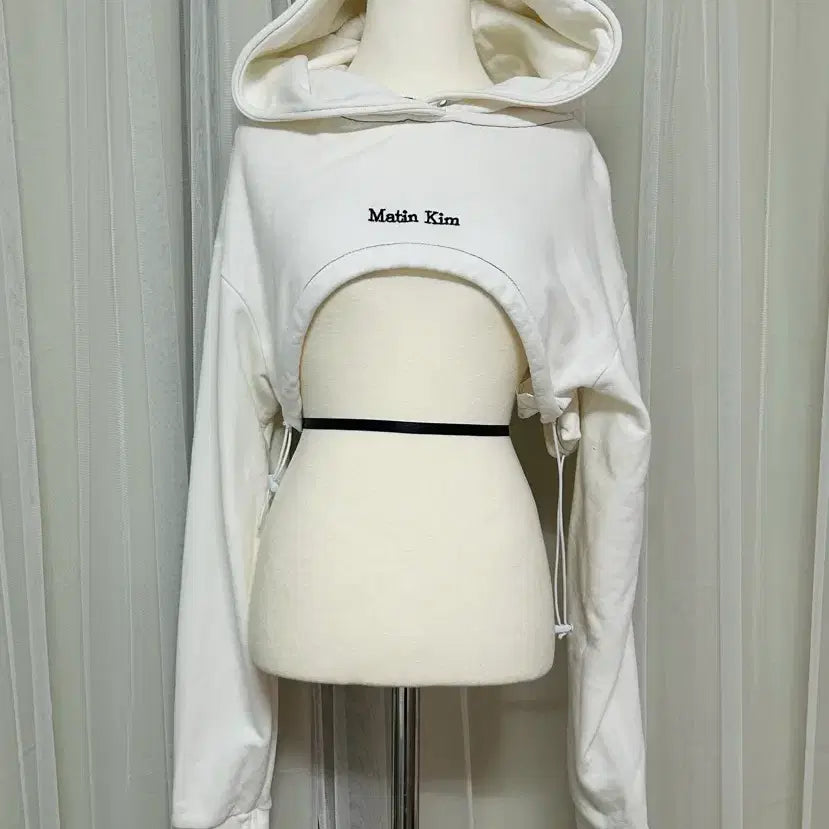 [BUNJANG] Matinkim Cropped Bolero Hoodie Ivory / 마뗑킴 크롭 볼레로 후드티 아이보리