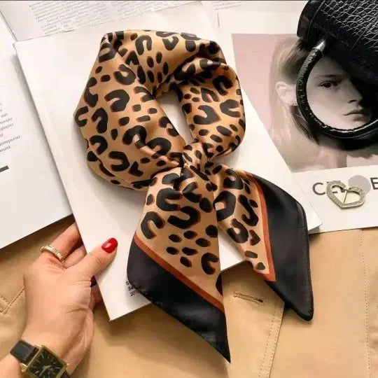 [BUNJANG] Leopard Pattern Silk Scarf / 레오파드 패턴 실크 스카프 브라운/블랙