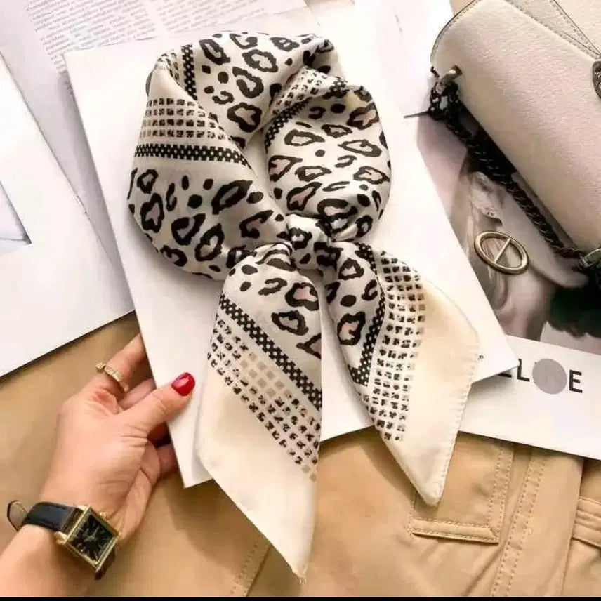 [BUNJANG] Leopard Pattern Silk Scarf / 레오파드 패턴 실크 스카프 브라운/블랙
