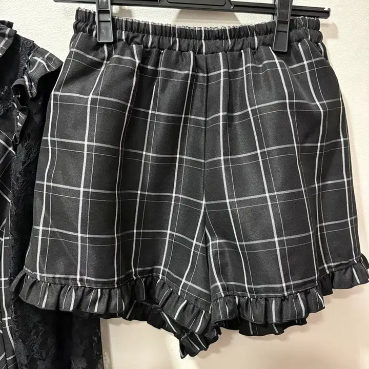 [BUNJANG] Siheony Check Ruffle Cross Set Up / 시허니 체크러플십자가 셋업 로지타앙크루즈디마럽리즈리사미셸마카롱버블즈
