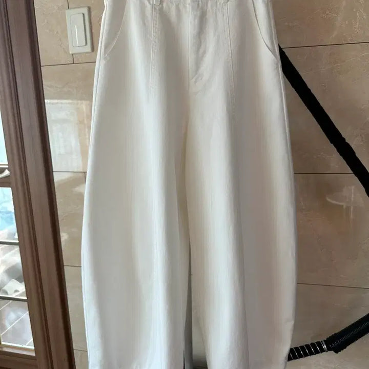 [SOLD OUT] 새상품) 어텀 라룸 배기커브진 아이보리