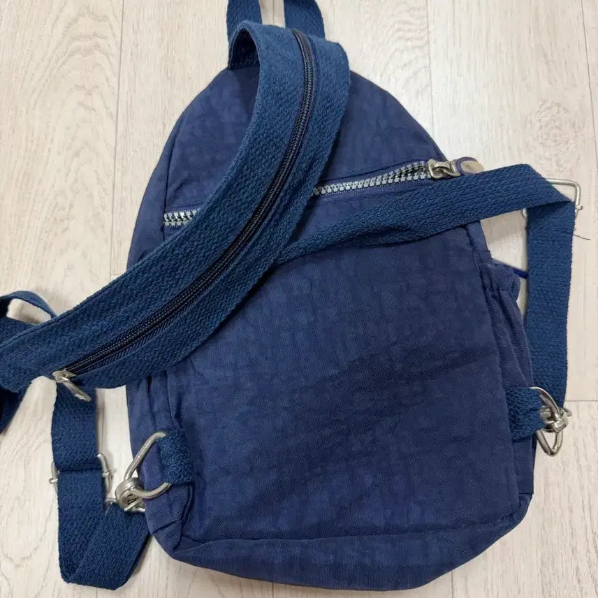 [BUNJANG] Kipling Style Navy Sling Bag / 키플링 스타일 네이비 슬링백 가방