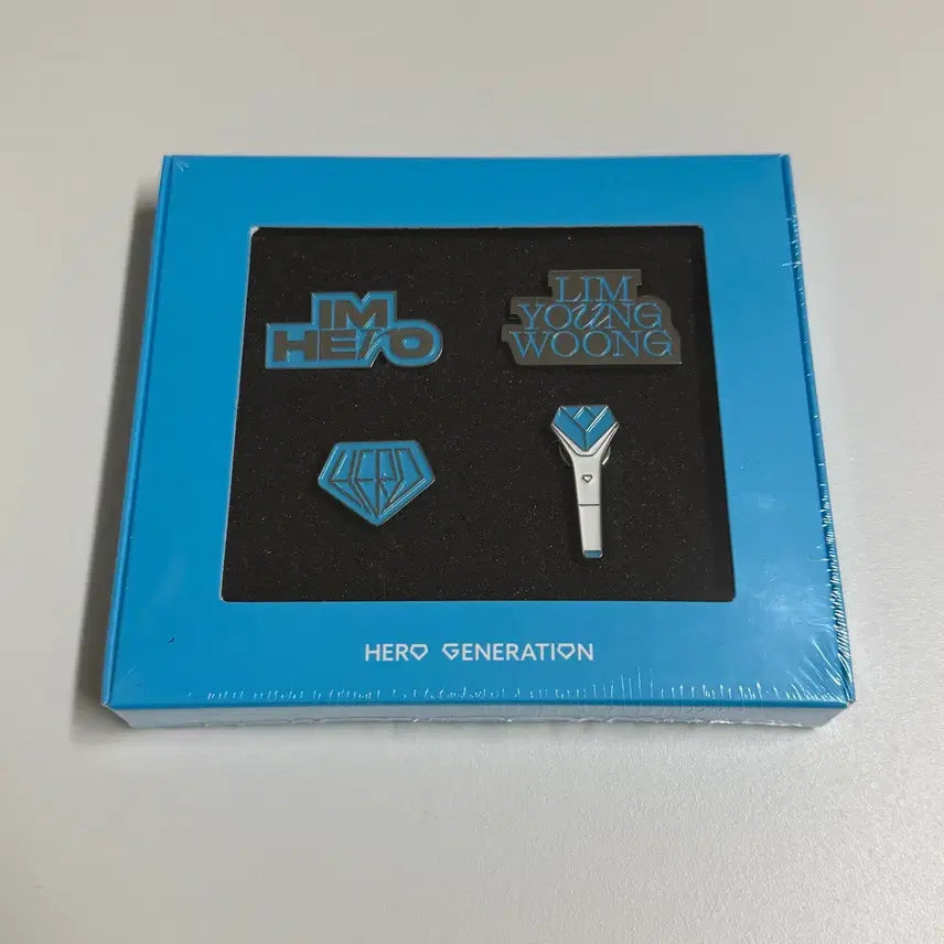 [BUNJANG] Lim Young Woong Hero Generation Badge Set / 임영웅 공식팬클럽 영웅시대 뱃지 세트 Hero Generation 미개봉