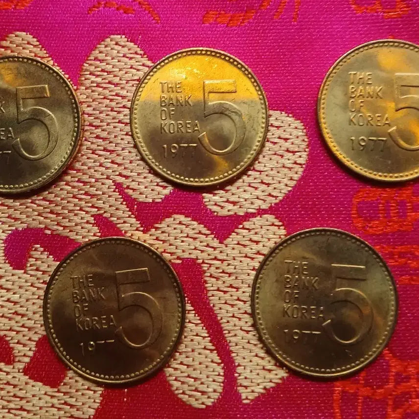 [BUNJANG] Bank of Korea 5 Won Coin (1977) Bundle / 1977년 한국은행 5원 동전 5개 일괄