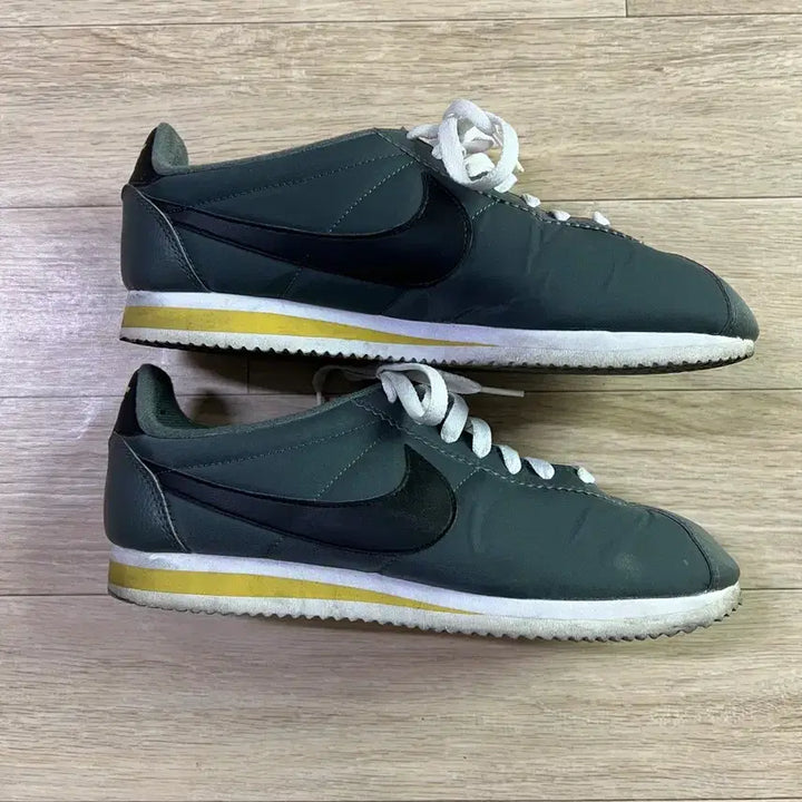 [BUNJANG] Nike Classic Cortez Sneakers / 나이키 클래식 코르테즈 270