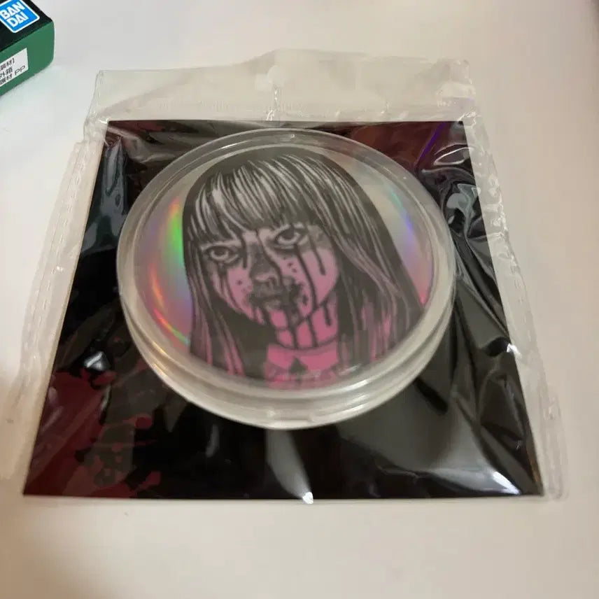 [BUNJANG] Junji Ito Soichi Hologram Big Can Badge / 이토 준지 소이치 홀로그램 빅 캔뱃지 팝니다.(미개봉)