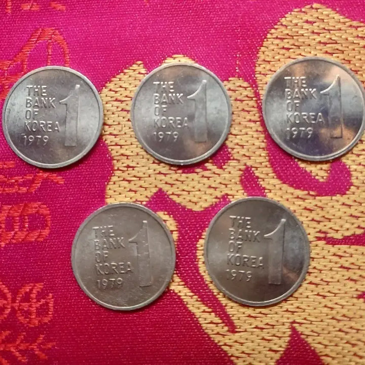 [BUNJANG] 1979 Bank of Korea 1 Won Coin Bundle (5 Coins) / 1979년 한국은행 1원 동전 5개 일괄