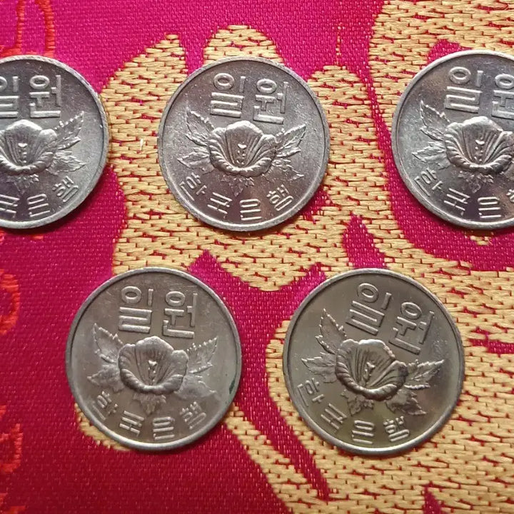 [BUNJANG] 1979 Bank of Korea 1 Won Coin Bundle (5 Coins) / 1979년 한국은행 1원 동전 5개 일괄