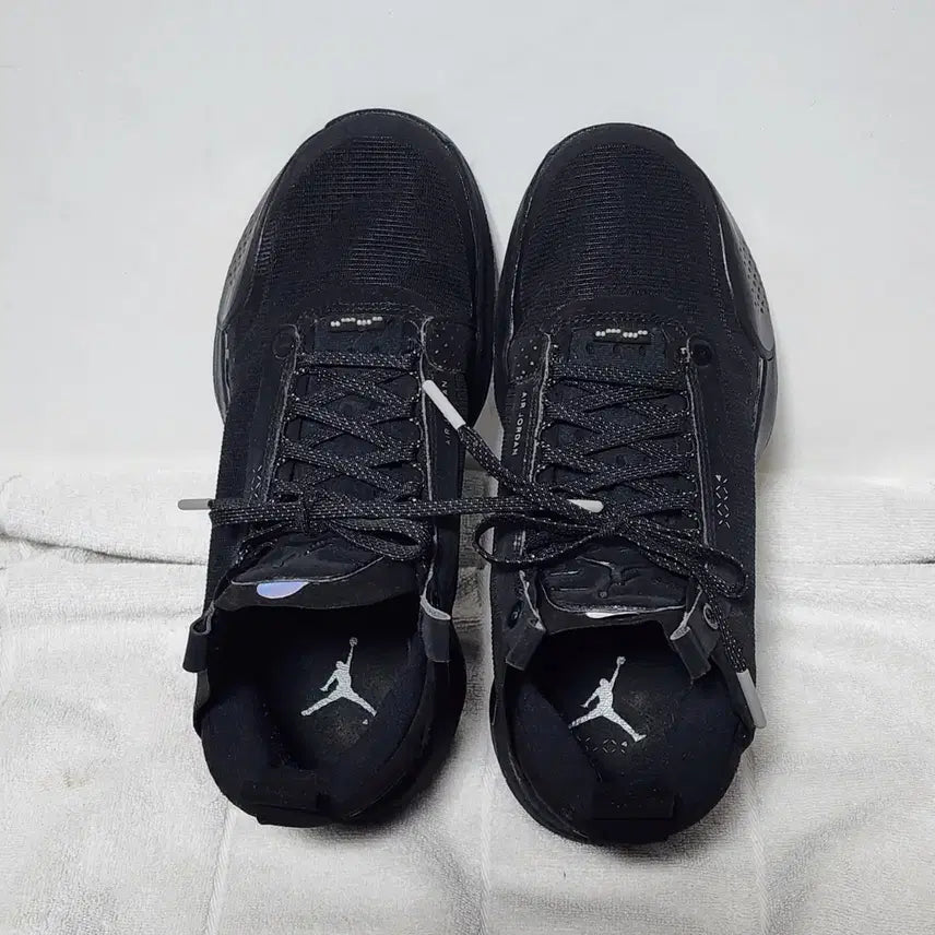 [BUNJANG] Nike Air Jordan Basketball Shoes (240) / 쪼리샵 에어조던 운동화 농구화 240