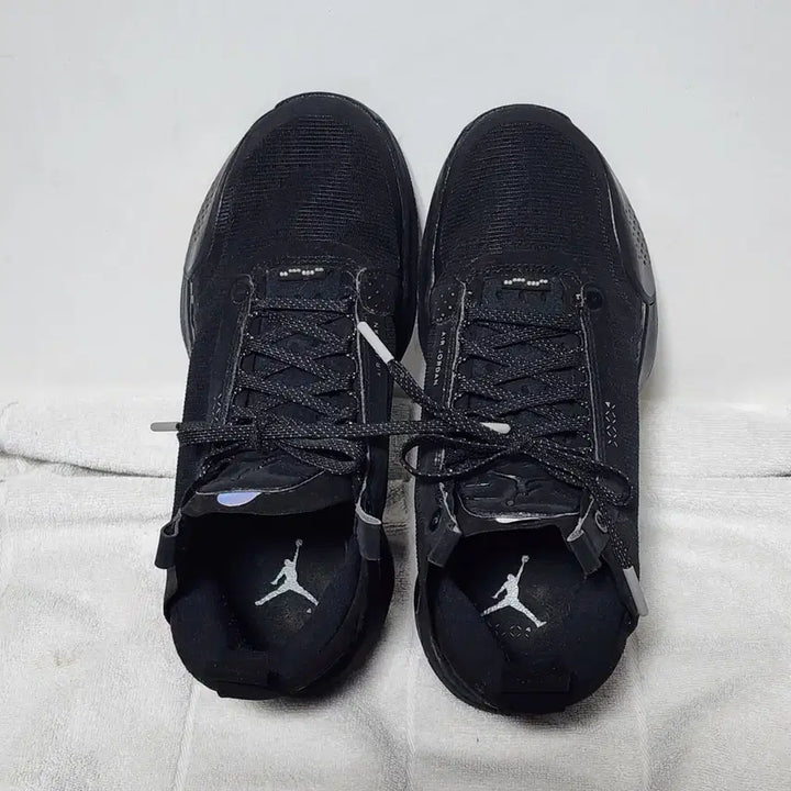 [BUNJANG] Nike Air Jordan Basketball Shoes (240) / 쪼리샵 에어조던 운동화 농구화 240