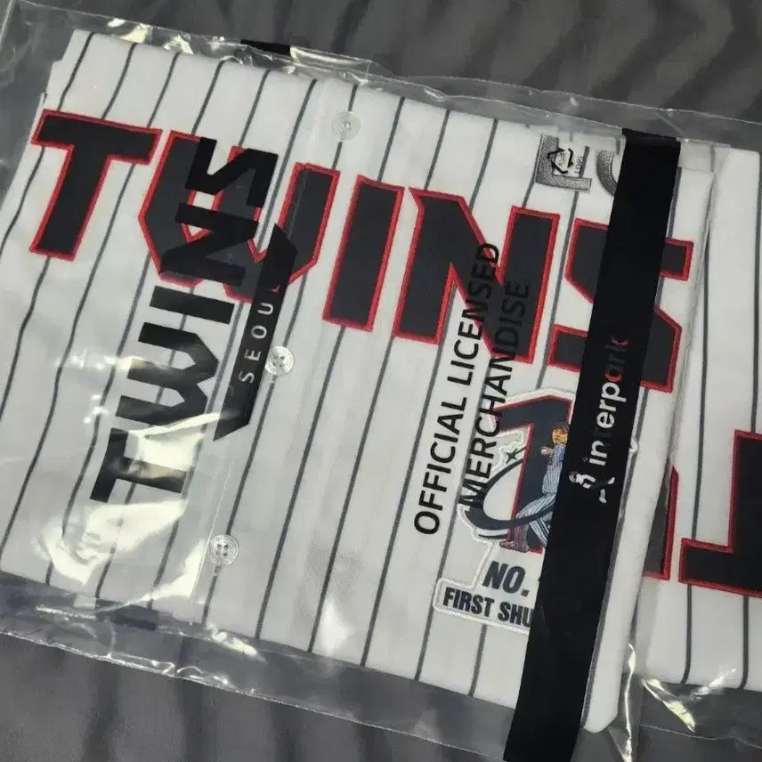 [BUNJANG] LG Twins Im Chan-kyu Complete Game Victory Signed Uniform XL / (120) 임찬규 완봉승 유니폼 LG트윈스 미개봉