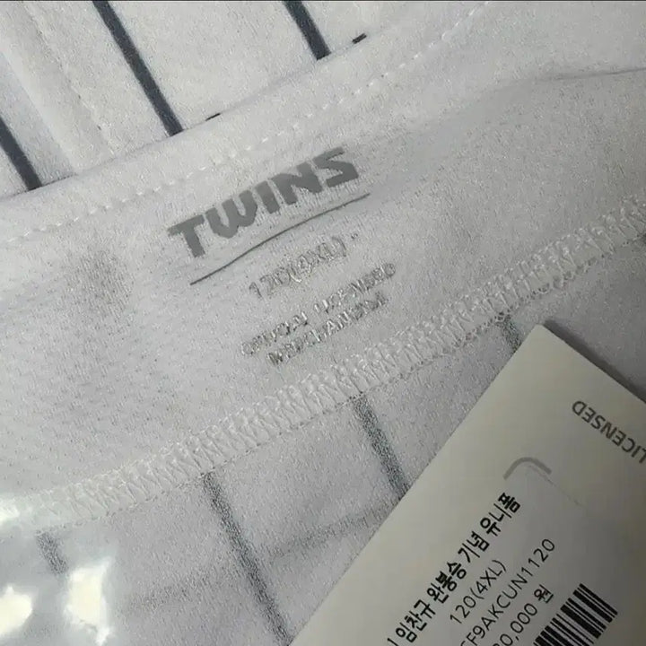 [BUNJANG] LG Twins Im Chan-kyu Complete Game Victory Signed Uniform XL / (120) 임찬규 완봉승 유니폼 LG트윈스 미개봉