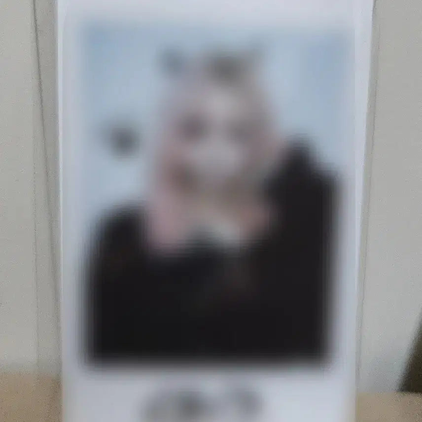 [BUNJANG] Kim Chaewon Jump Up Graffiti Photocard / 트리플에스 김채원 폴라 판매