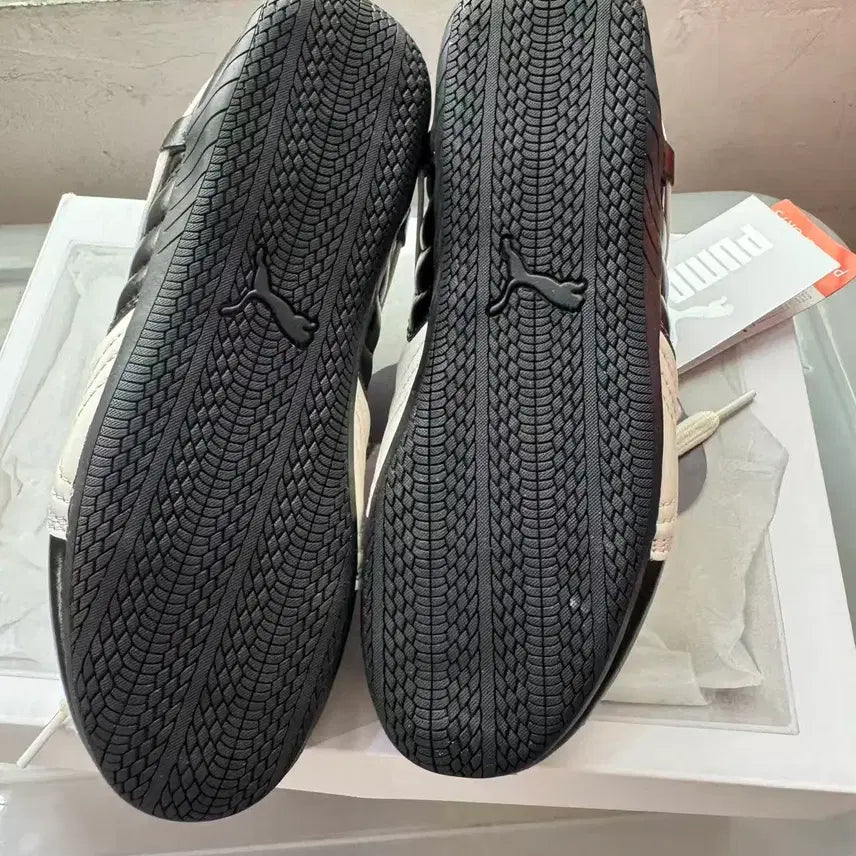 [SOLD OUT] 푸마 x 로제 스피드캣 PRM 블랙 웜 화이트 240mm
