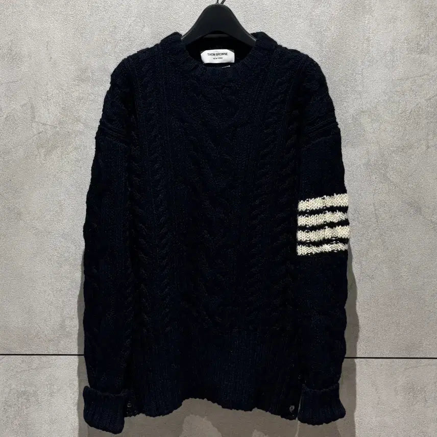[SOLD OUT] [A+ / 2사이즈] 톰브라운 사선완장 아란케이블 니트 네이비
