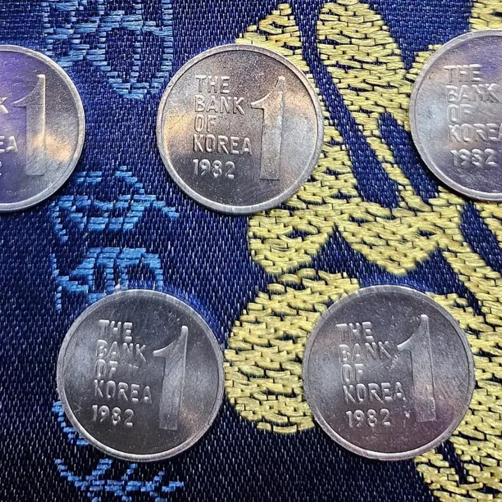 [BUNJANG] 1982 Bank of Korea 1 Won Coin Bundle (5 Pieces) / 1982년 한국은행 1원 동전 5개 일괄