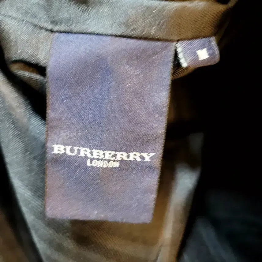 [BUNJANG] Burberry Nova Check Hidden Zipper Button Coat / 정품 버버리 노바채크 히든 집업버튼 여섯코트