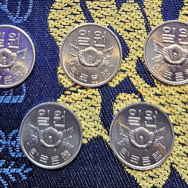 [BUNJANG] Bank of Korea 1978 1 Won Coin Bundle Set / 한국은행 1978년  1원 동전  5개일괄