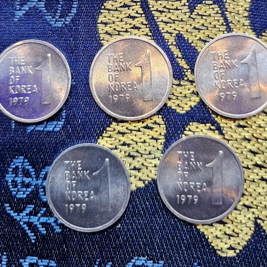[BUNJANG] 1979 Bank of Korea 1 Won Coin Bundle Set (5 coins) / 1979년 한국은행 1원 동전 5개 일괄