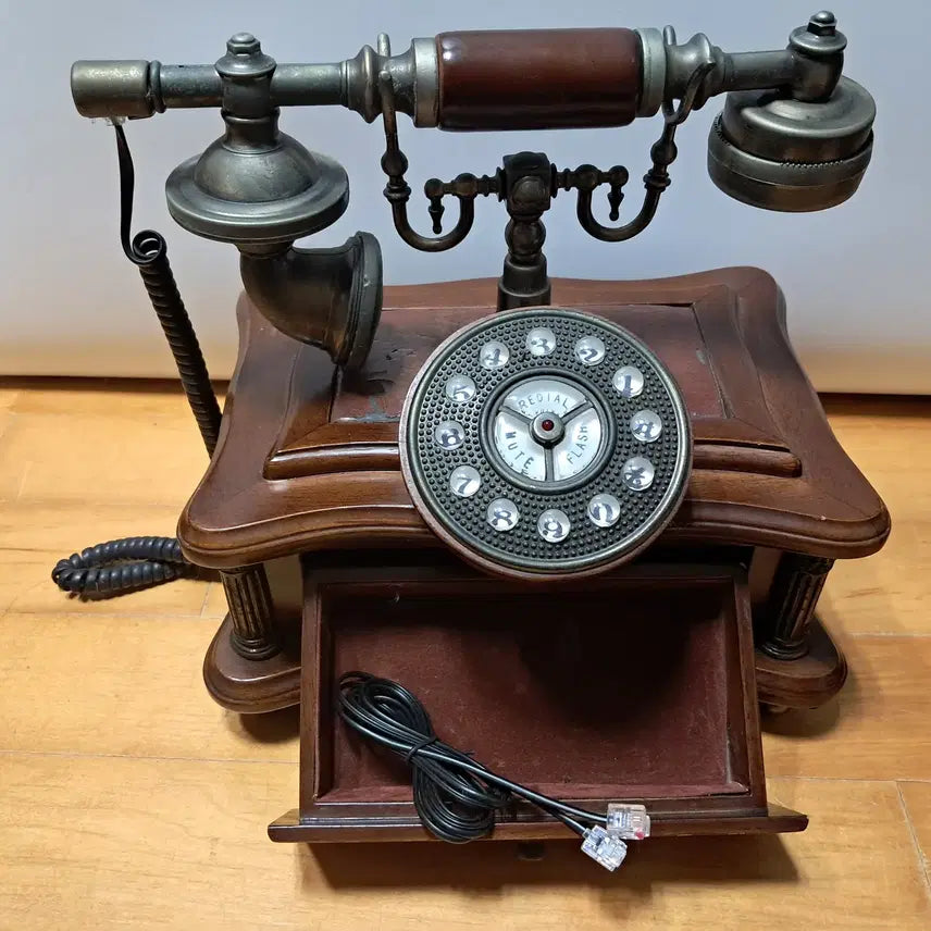 [BUNJANG] Vintage Rotary Dial Telephone with Redial, Mute, and Flash Functions / 엔틱,빈티지 전화기 판매합니다