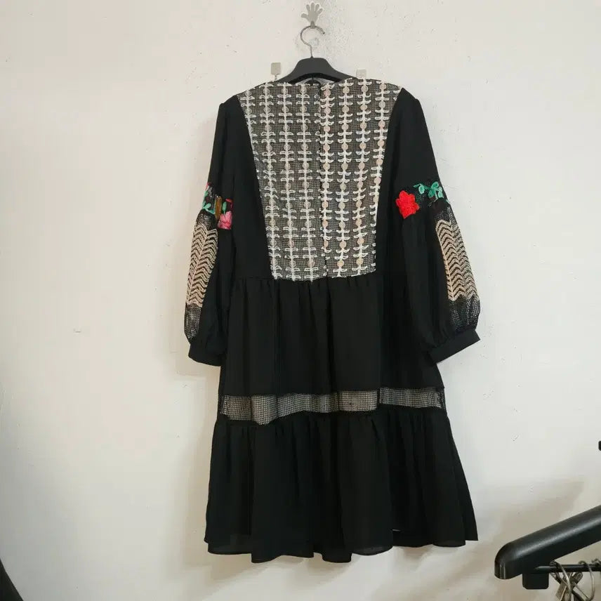 [BUNJANG] Black Long Dress with Flower Embroidery / 플라워 자수 블랙 롱 원피스