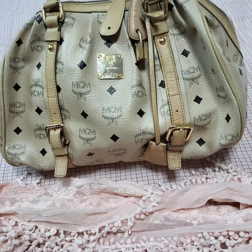 [BUNJANG] MCM Logo Beige Boston Bag Tote / MCM 로고 베이지 보스턴백 토트백