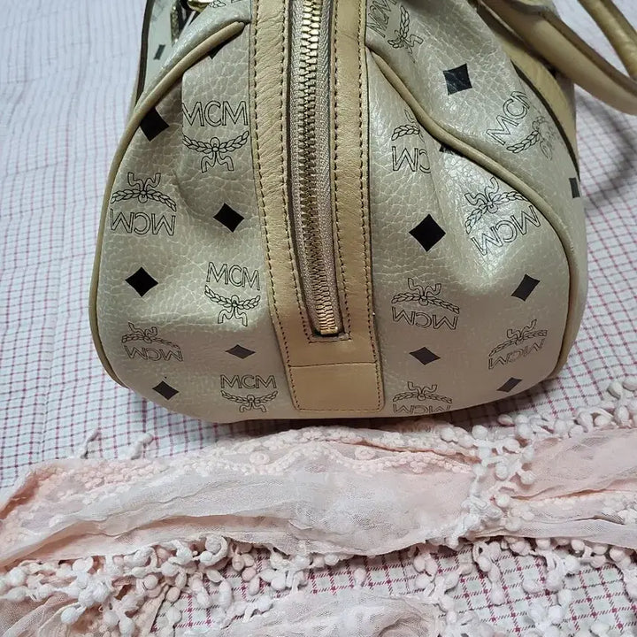 [BUNJANG] MCM Logo Beige Boston Bag Tote / MCM 로고 베이지 보스턴백 토트백