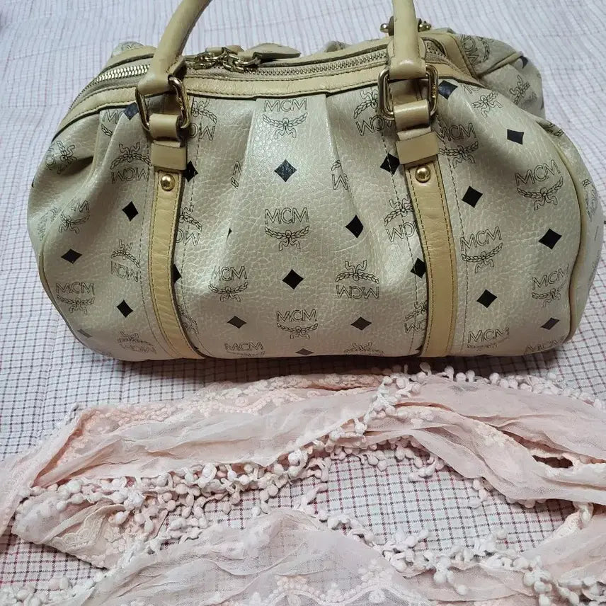 [BUNJANG] MCM Logo Beige Boston Bag Tote / MCM 로고 베이지 보스턴백 토트백