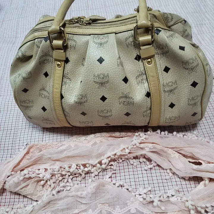 [BUNJANG] MCM Logo Beige Boston Bag Tote / MCM 로고 베이지 보스턴백 토트백