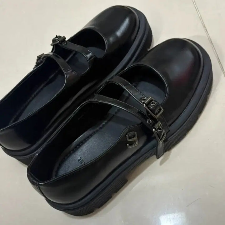 [SOLD OUT] LANNE 블랙 메리제인 플랫폼 슈즈