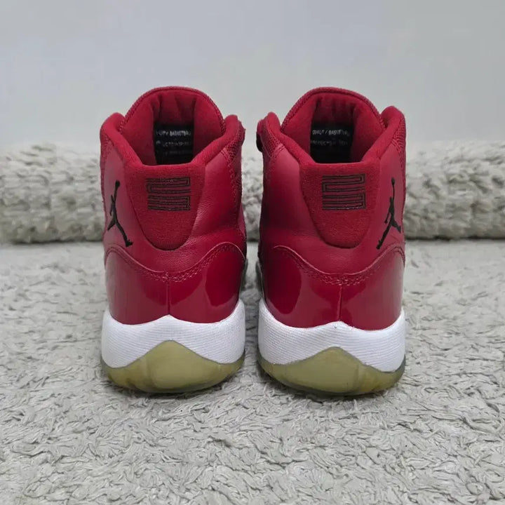 [BUNJANG] Nike Air Jordan 11 Gym Red Sneakers / 나이키 조던 11  원라이크96 짐레드  230