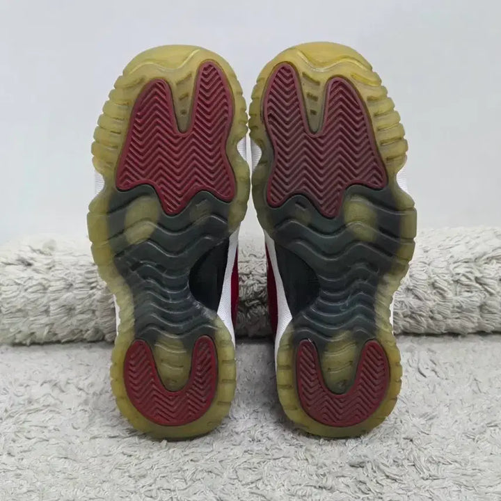 [BUNJANG] Nike Air Jordan 11 Gym Red Sneakers / 나이키 조던 11  원라이크96 짐레드  230