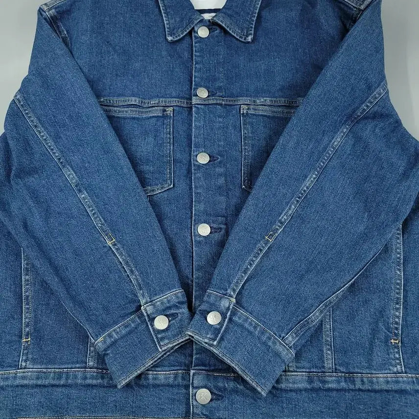 [BUNJANG] Calvin Klein Jeans Mid-Wash Oversized Four-Pocket Trucker Denim Jacket / 캘빈클라인 진스 중청워싱 오버핏 포포켓 워크웨어 트러커 데님자켓 청자켓