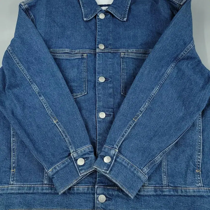 [BUNJANG] Calvin Klein Jeans Mid-Wash Oversized Four-Pocket Trucker Denim Jacket / 캘빈클라인 진스 중청워싱 오버핏 포포켓 워크웨어 트러커 데님자켓 청자켓