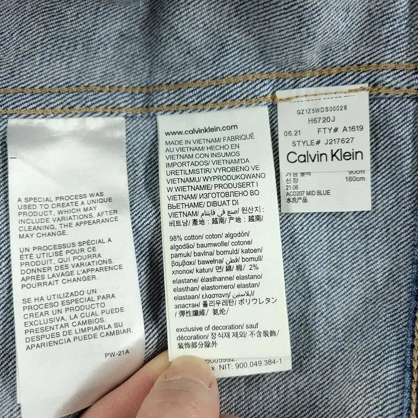 [BUNJANG] Calvin Klein Jeans Mid-Wash Oversized Four-Pocket Trucker Denim Jacket / 캘빈클라인 진스 중청워싱 오버핏 포포켓 워크웨어 트러커 데님자켓 청자켓