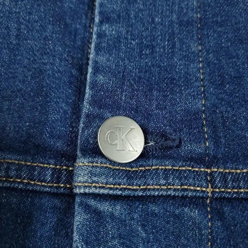 [BUNJANG] Calvin Klein Jeans Mid-Wash Oversized Four-Pocket Trucker Denim Jacket / 캘빈클라인 진스 중청워싱 오버핏 포포켓 워크웨어 트러커 데님자켓 청자켓