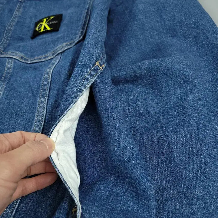 [BUNJANG] Calvin Klein Jeans Mid-Wash Oversized Four-Pocket Trucker Denim Jacket / 캘빈클라인 진스 중청워싱 오버핏 포포켓 워크웨어 트러커 데님자켓 청자켓