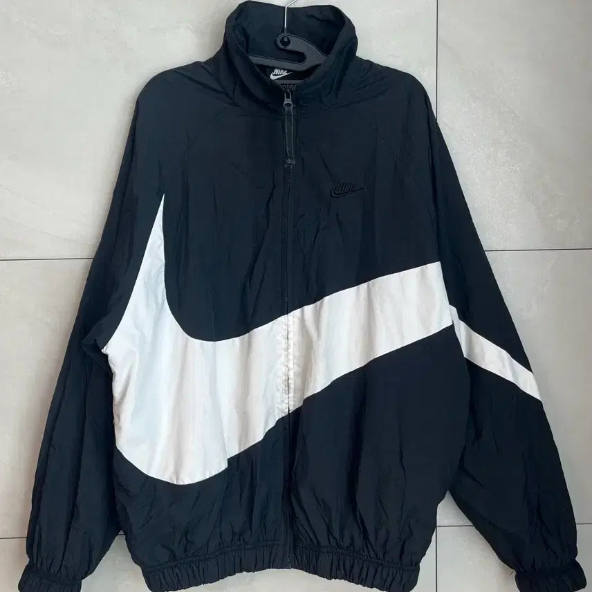 [SOLD OUT] (해외/L) 나이키 빅스우시 바람막이 자켓 블랙/화이트