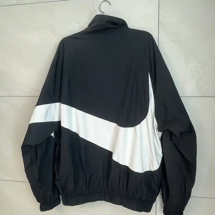 [SOLD OUT] (해외/L) 나이키 빅스우시 바람막이 자켓 블랙/화이트