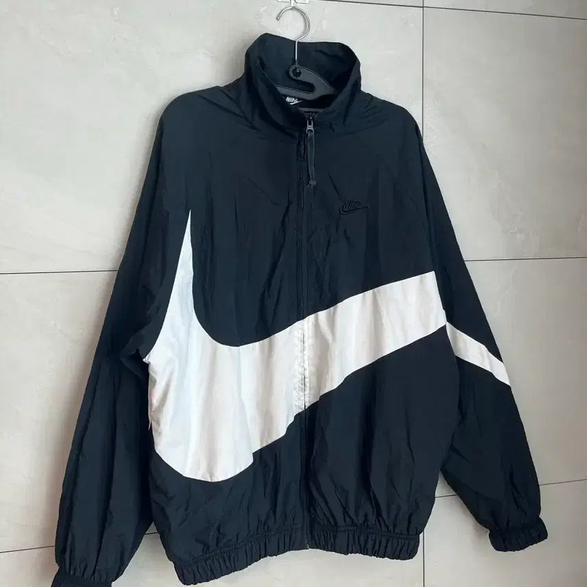 [SOLD OUT] (해외/L) 나이키 빅스우시 바람막이 자켓 블랙/화이트