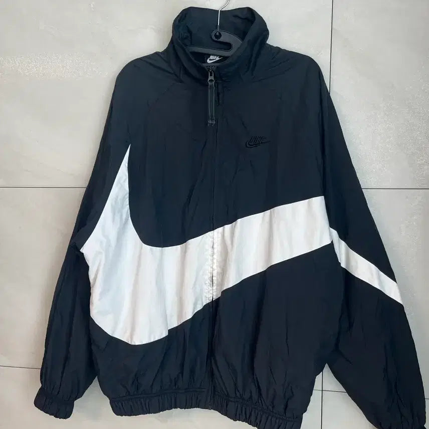 [SOLD OUT] (해외/L) 나이키 빅스우시 바람막이 자켓 블랙/화이트