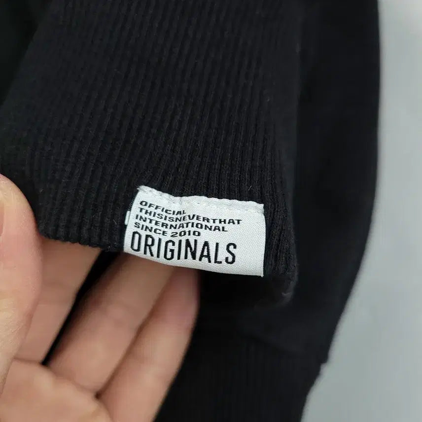 [BUNJANG] thisisneverthat Pigment Black Heavy Cotton Sweatshirt / 디스이즈네버댓 디네댓 피그먼트 블랙 화이트 스펠아웃 로고 기모 헤비코튼