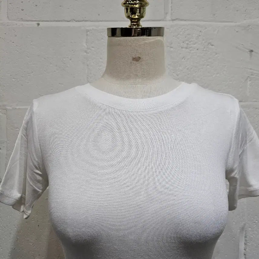 [BUNJANG] Round Neck Short Sleeve T-shirt - White / 부드럽고 촉감좋은 라운드 반팔1- 화이트