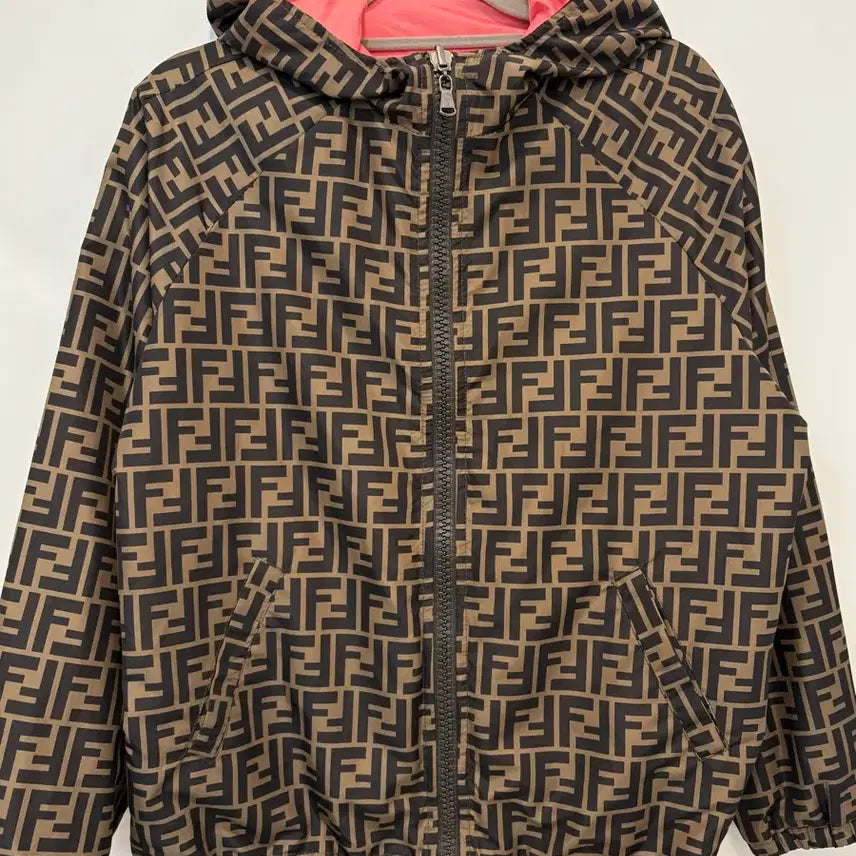 [SOLD OUT] 펜디 양면 바람막이55~66사이즈(정품)