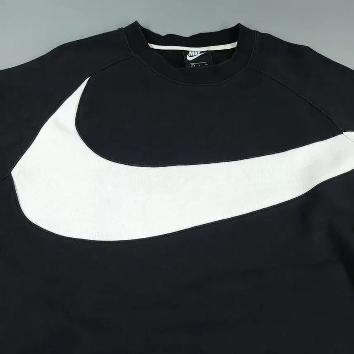 [BUNJANG] Nike Big Swoosh Logo Raglan Cotton Blend Sweatshirt / 나이키 블랙 화이트 빅스우시 로고 레글런 코튼블렌드 맨투맨 티셔츠 L